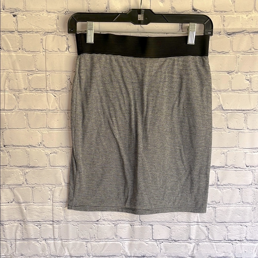American Eagle outfit Striped Black and White Women's‎ Skirt size Small